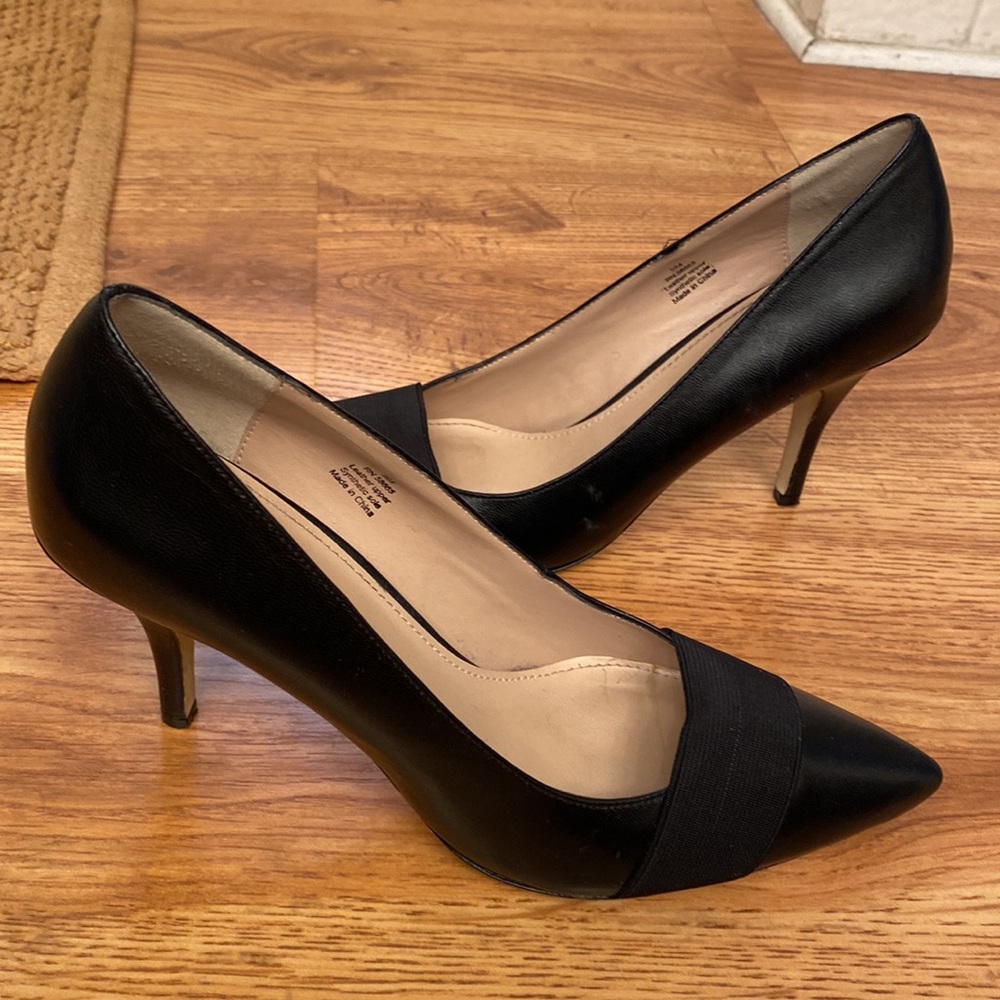 Leather pumps